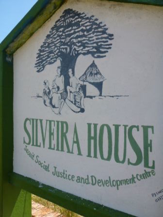 E01 Centre Silveira House.JPG